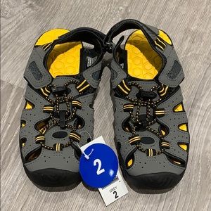 Khombu Kids Sandals size 2